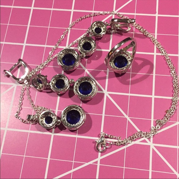 NWT elegant blue sapphire necklace set earrings - Picture 8 of 8